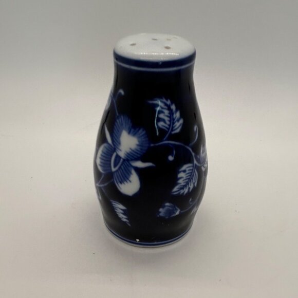 Pier 1 Salt & Pepper Shaker Set Blue & White Floral Chintz Pattern Ceramic - Picture 13 of 14